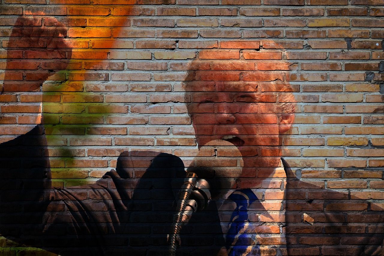 Crypto Investors Suffer $500M Loss as BTC Stays Near $108K Amid Trump’s Tariff Warnings
